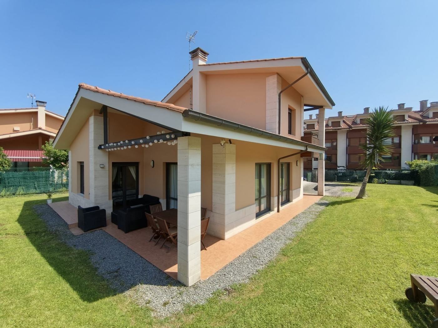 Fachada de Villa Playa de Barro