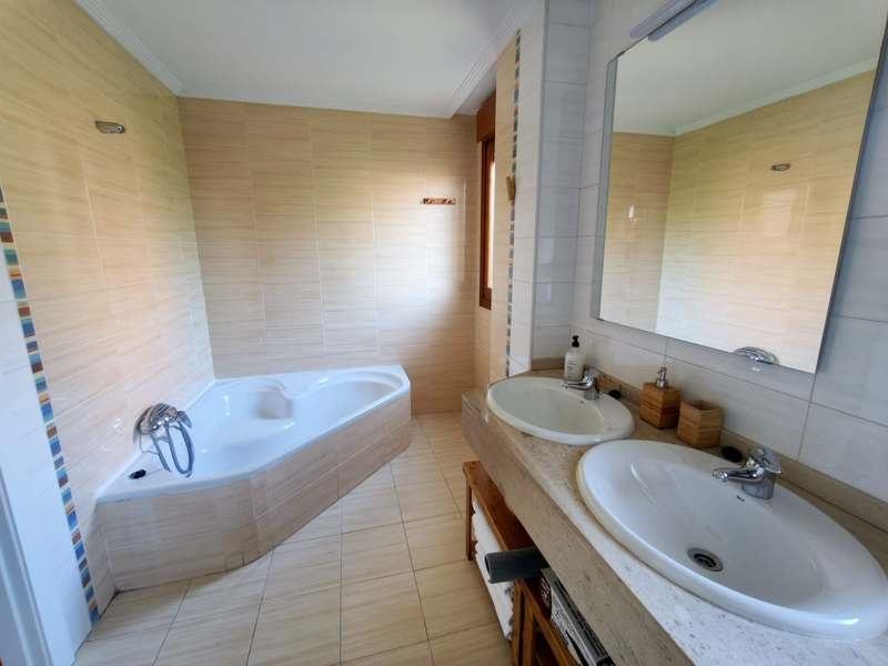Baño de la suite (planta baja)