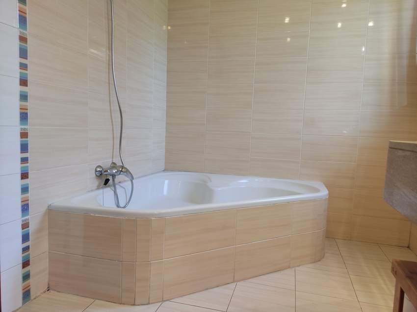 Baño de la suite (planta baja)