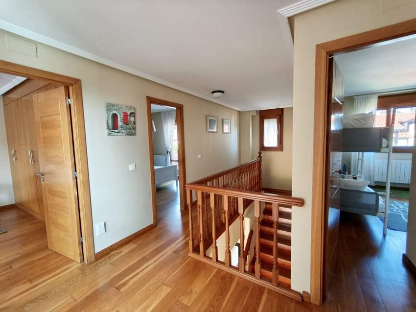 Hall y escalera